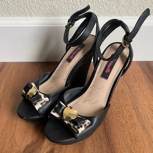 Betseyville Wedges Size 6.5